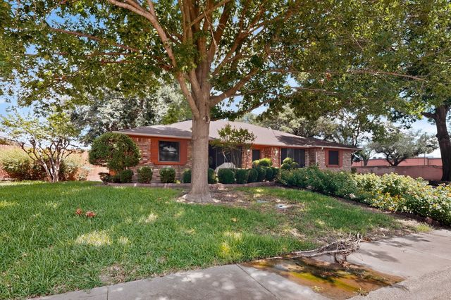 1000 Townsend Lane, Desoto, TX 75115