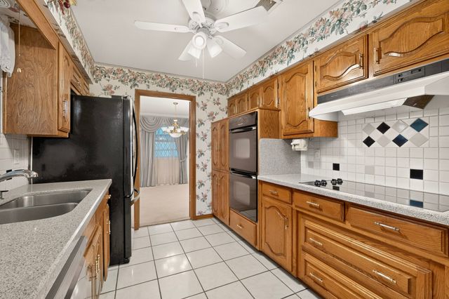 1000 Townsend Lane, Desoto, TX 75115