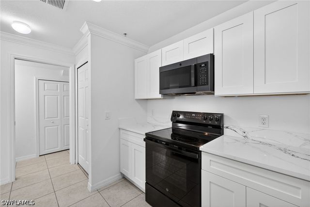 9076 Gervais CIR 410, Naples, FL 34120
