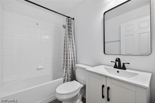 9076 Gervais CIR 410, Naples, FL 34120