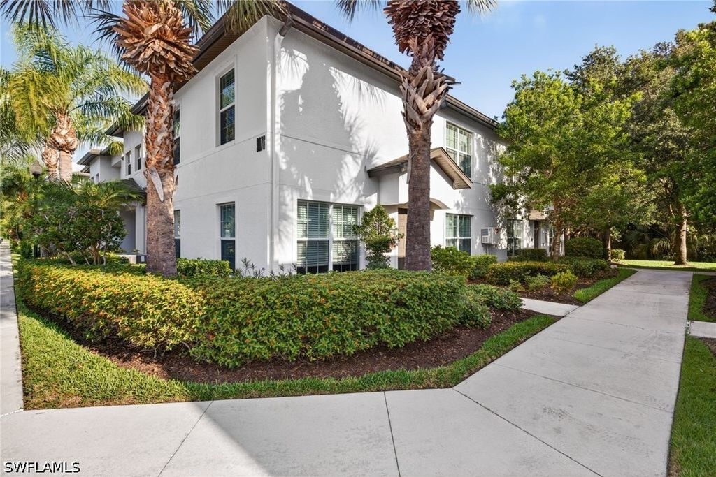 9076 Gervais CIR 410, Naples, FL 34120