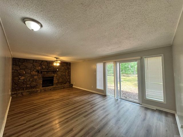 104 Foxdell Circle, Jacksonville, AR 72076