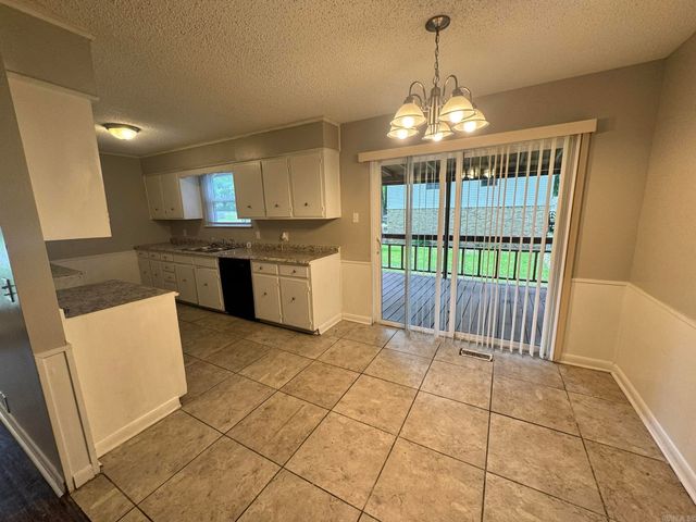 104 Foxdell Circle, Jacksonville, AR 72076