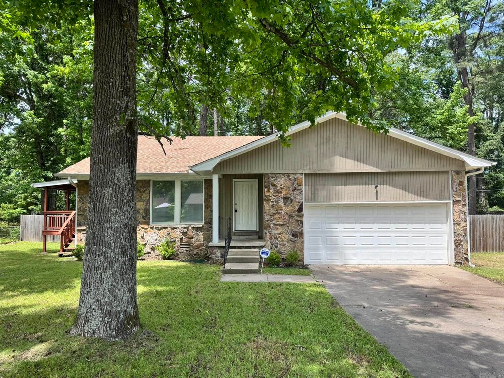 104 Foxdell Circle, Jacksonville, AR 72076