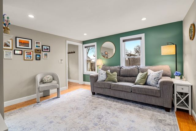 10 Cedar St, Hudson, MA 01749