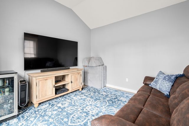 10 Cedar St, Hudson, MA 01749