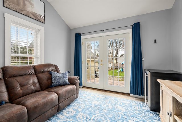 10 Cedar St, Hudson, MA 01749