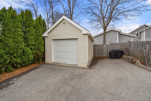 10 Cedar St, Hudson, MA 01749