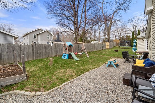 10 Cedar St, Hudson, MA 01749