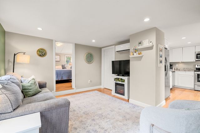 10 Cedar St, Hudson, MA 01749