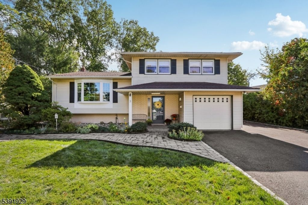 3 Avon Dr, Madison Boro, NJ 07940