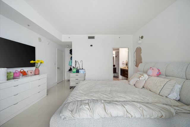 1900 N Bayshore Drive 2312, Miami, FL 33132