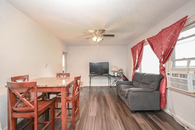 1636 Rice Street, Waukegan, IL 60087