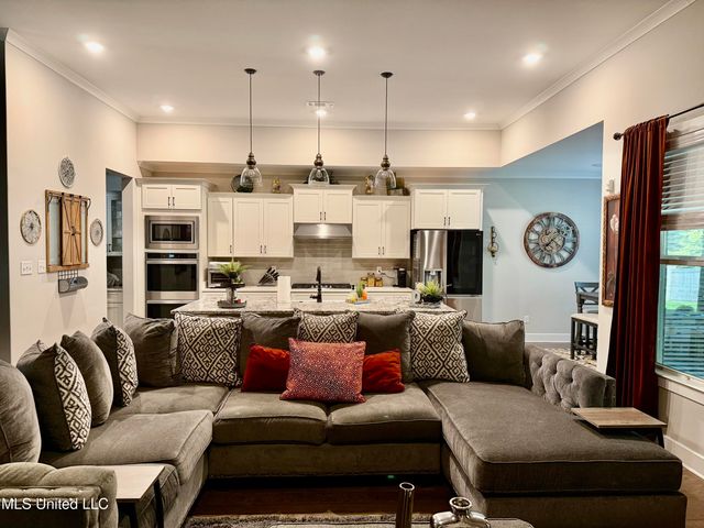 6934 N Sunrise Loop, Olive Branch, MS 38654