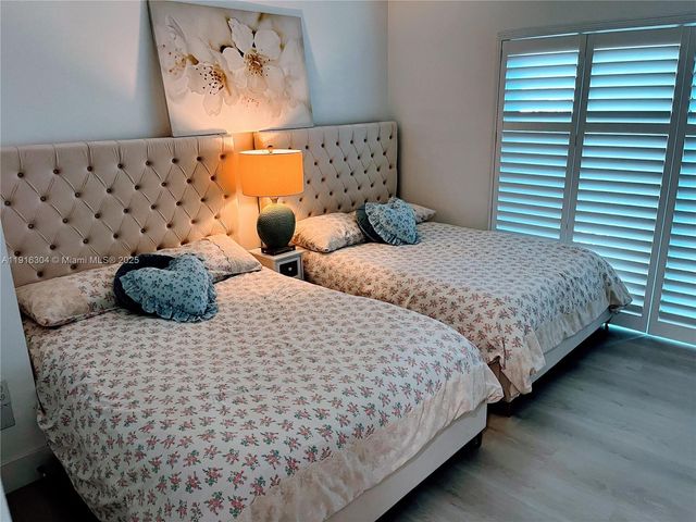 7810 SW 102nd Ln, Miami, FL 33156