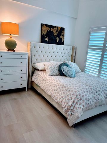 7810 SW 102nd Ln, Miami, FL 33156