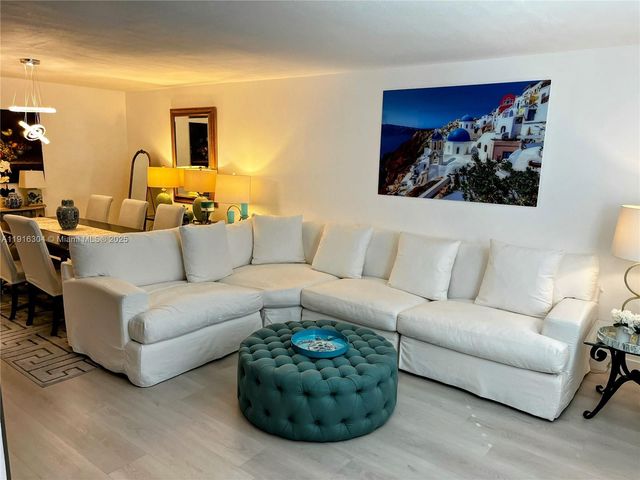 7810 SW 102nd Ln, Miami, FL 33156