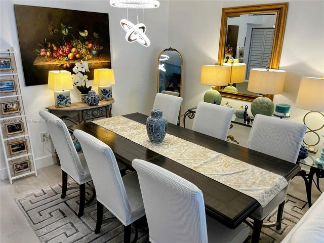 7810 SW 102nd Ln, Miami, FL 33156