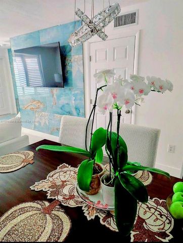 7810 SW 102nd Ln, Miami, FL 33156