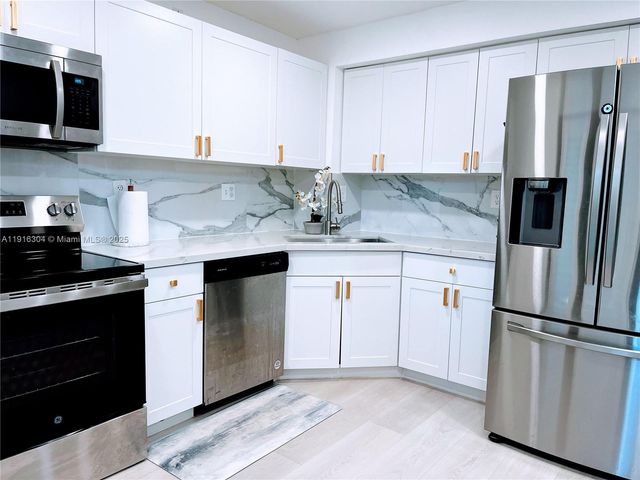 7810 SW 102nd Ln, Miami, FL 33156