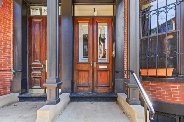 1 Saint Charles St 3, Boston, MA 02116