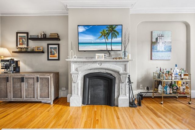 1 Saint Charles St 3, Boston, MA 02116