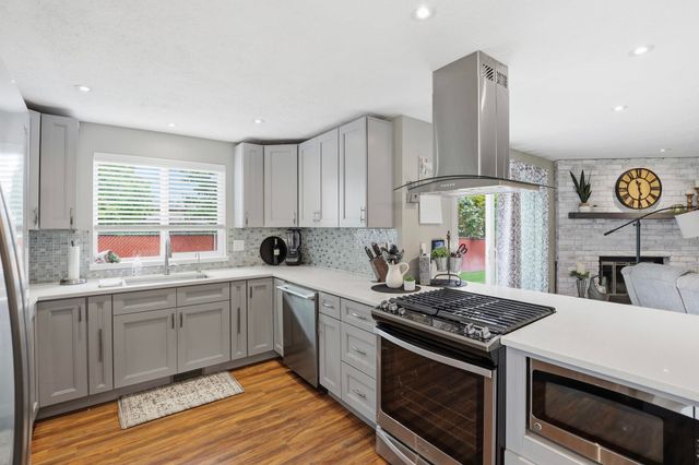 15714 N Gleneden Dr, Spokane, WA 99208