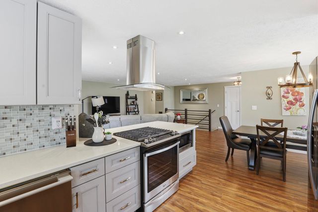 15714 N Gleneden Dr, Spokane, WA 99208