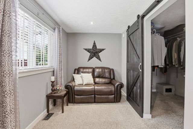 15714 N Gleneden Dr, Spokane, WA 99208
