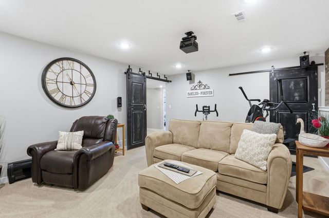 15714 N Gleneden Dr, Spokane, WA 99208