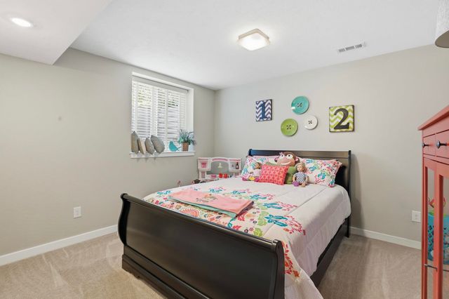 15714 N Gleneden Dr, Spokane, WA 99208