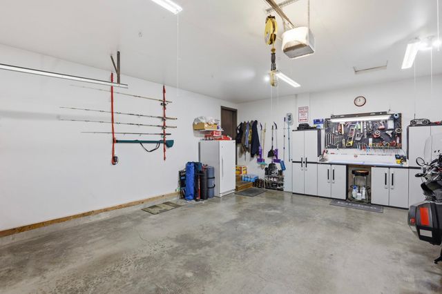 15714 N Gleneden Dr, Spokane, WA 99208