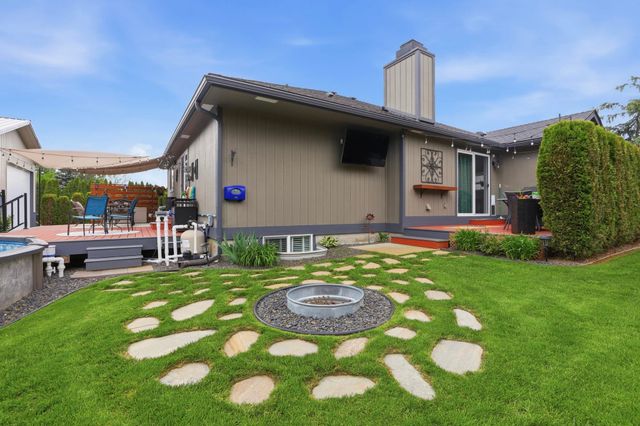 15714 N Gleneden Dr, Spokane, WA 99208