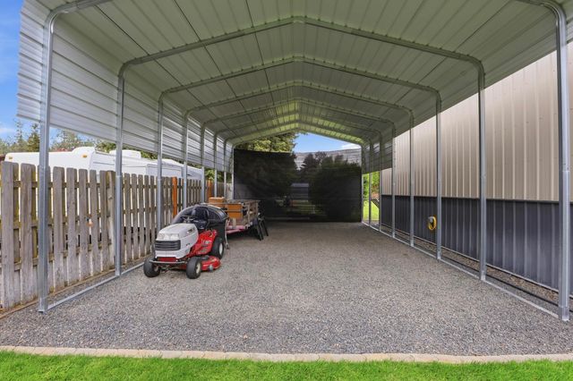 15714 N Gleneden Dr, Spokane, WA 99208