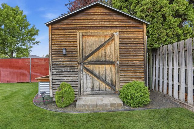15714 N Gleneden Dr, Spokane, WA 99208