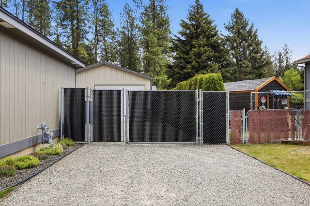 15714 N Gleneden Dr, Spokane, WA 99208