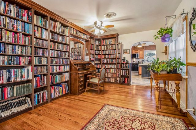 905 White Oak Drive, South Bend, IN 46617