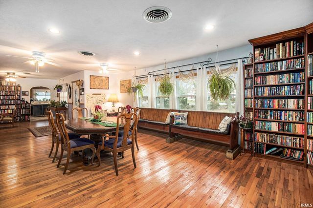 905 White Oak Drive, South Bend, IN 46617