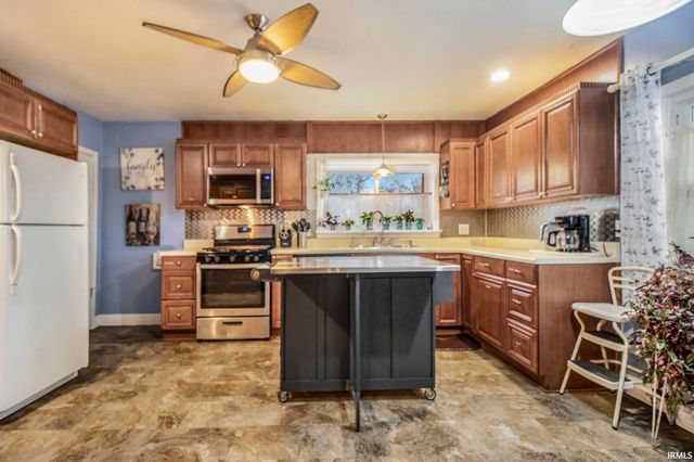 905 White Oak Drive, South Bend, IN 46617