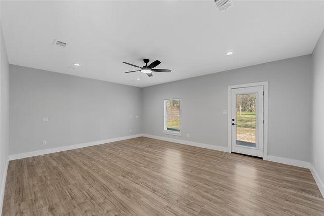 1510 S Lindsay, Gainesville, TX 76240