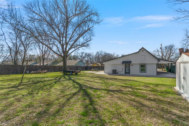1510 S Lindsay, Gainesville, TX 76240