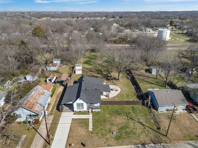 1510 S Lindsay, Gainesville, TX 76240