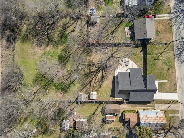 1510 S Lindsay, Gainesville, TX 76240