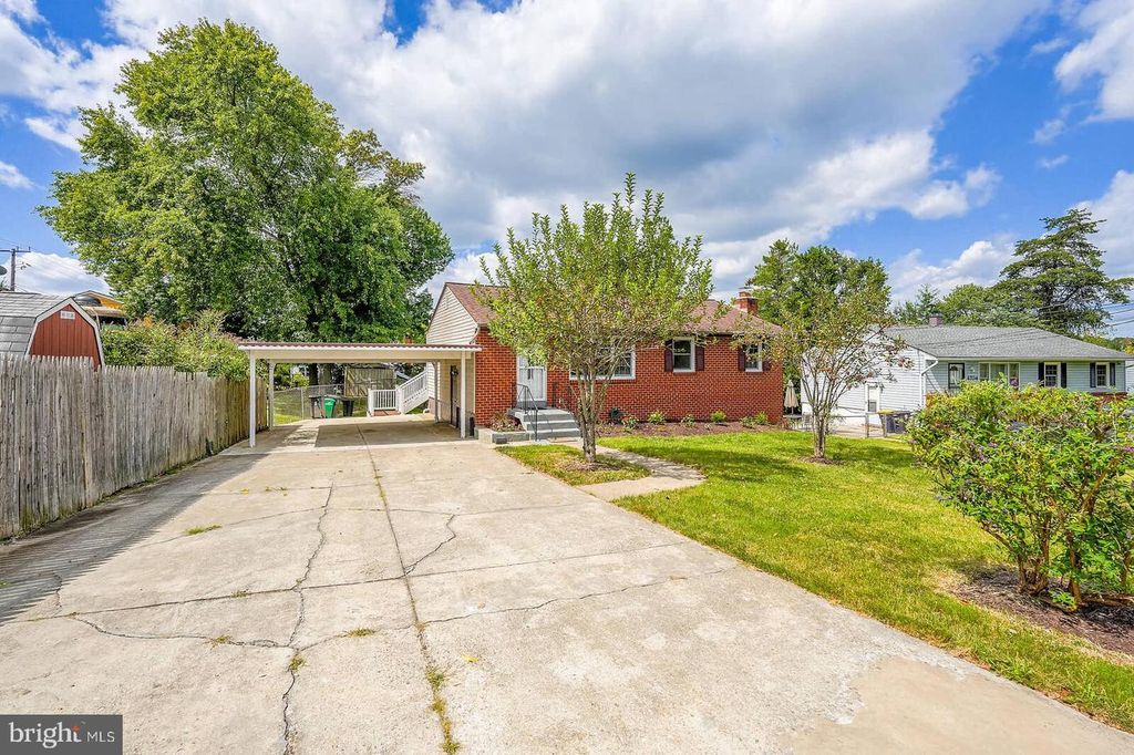 6702 LONGRIDGE DR, Lanham, MD 20706