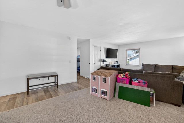 4389 Curry Lane, Windsor, WI 53598