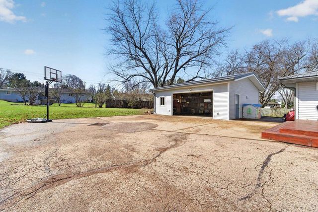 4389 Curry Lane, Windsor, WI 53598