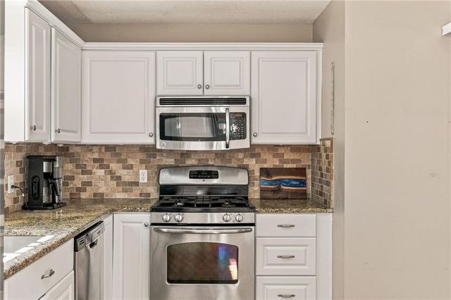 8301 Clare Road, Lenexa, KS 66227