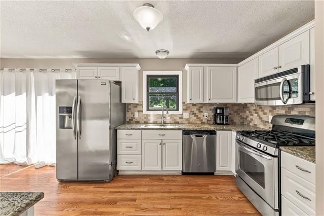 8301 Clare Road, Lenexa, KS 66227