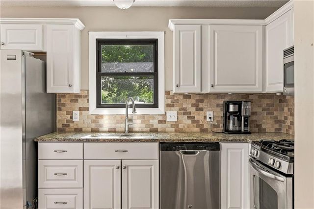 8301 Clare Road, Lenexa, KS 66227