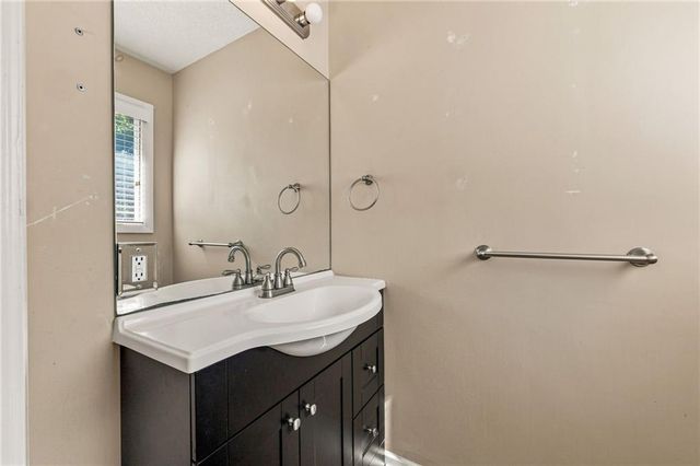 8301 Clare Road, Lenexa, KS 66227
